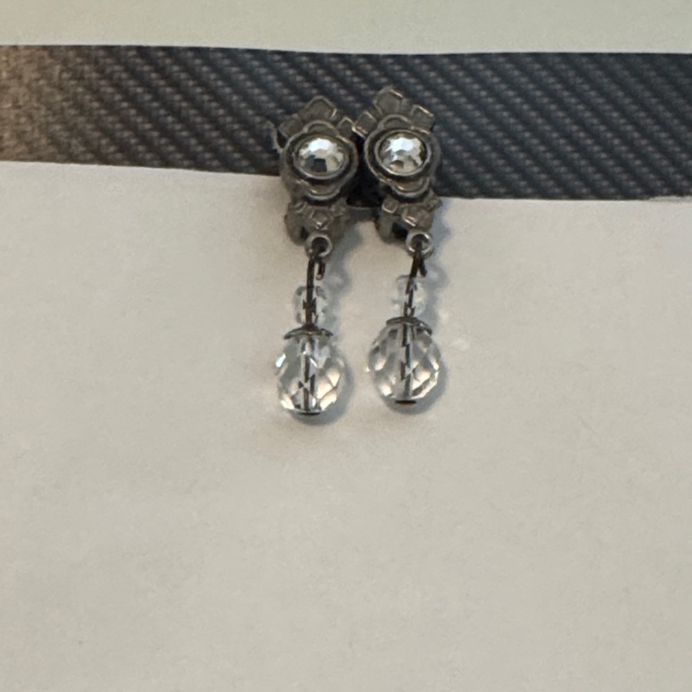 🎉 Host Pick- Elegant Clip on Antique Look Silver Drop Earrings